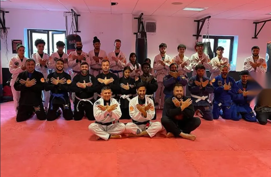Full class group photo on the mats